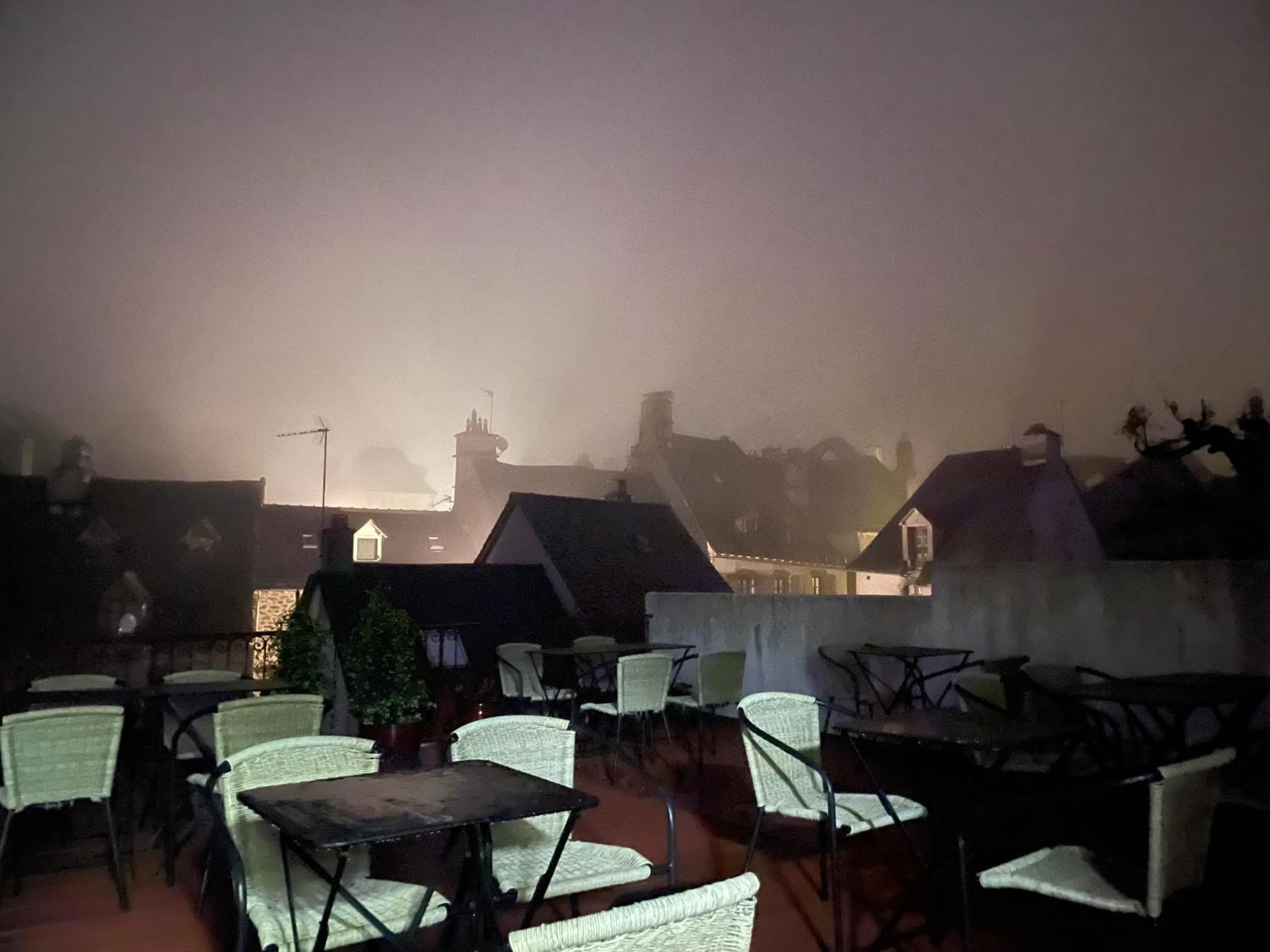 Hotel Restaurant Le Beffroi Salers Exterior foto